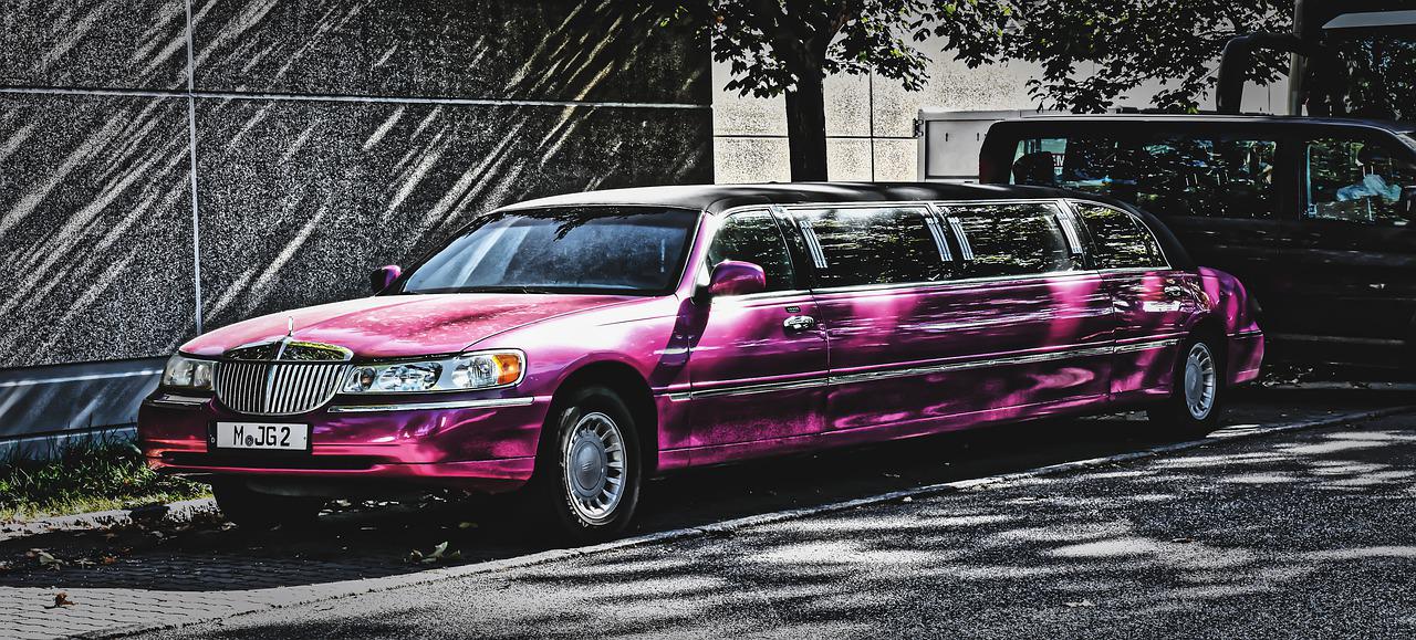 7 Reasons To Book An Airport Limousine Service