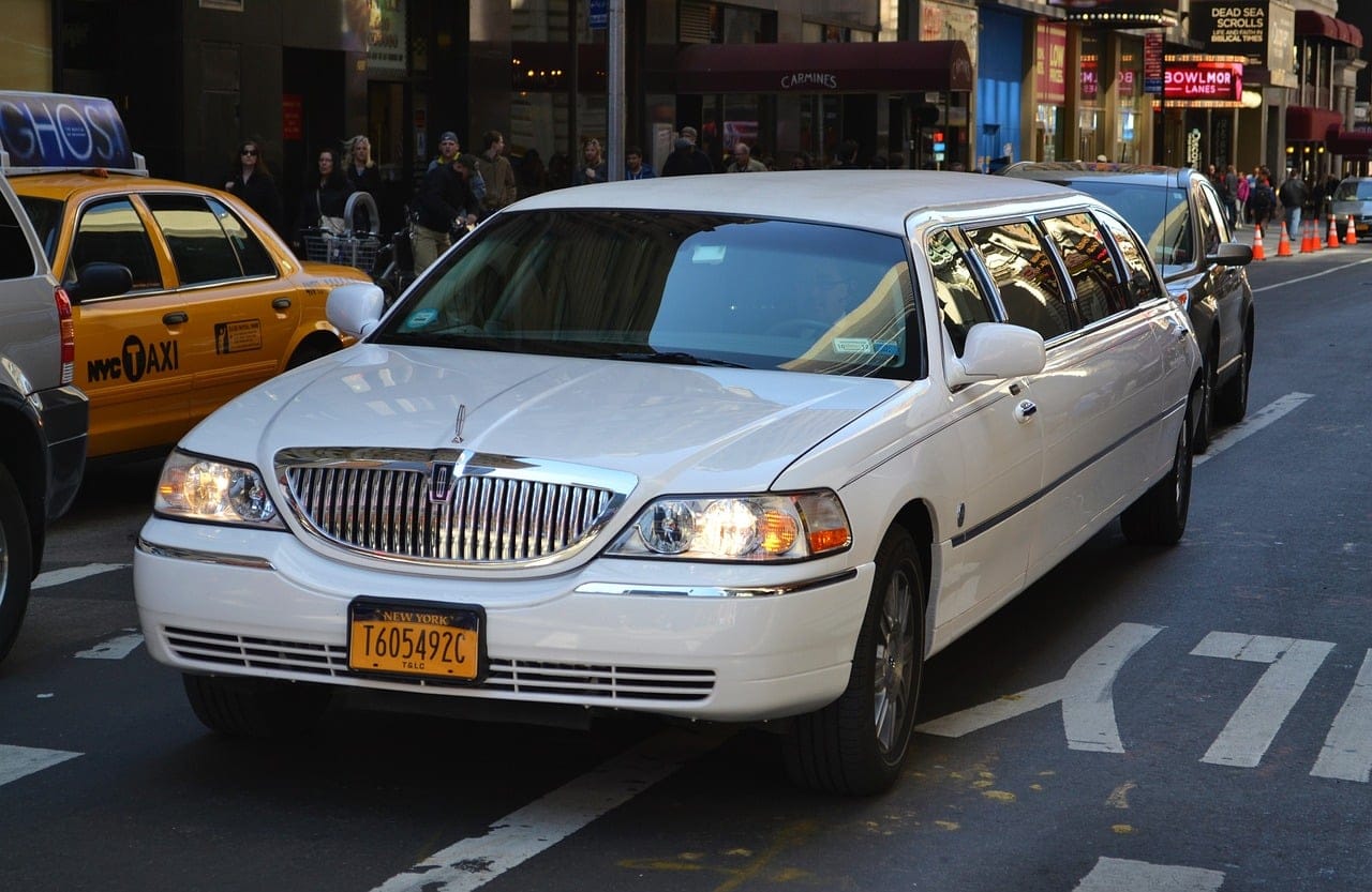 Newmarket airport limousine service