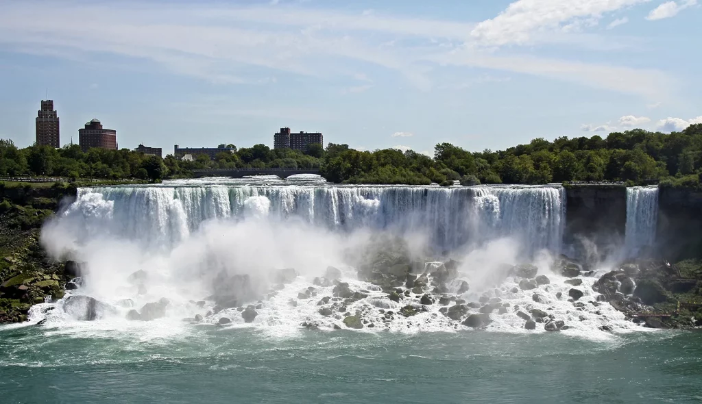 Top Reasons to Book a Limo for Your Next Niagara Falls Tour