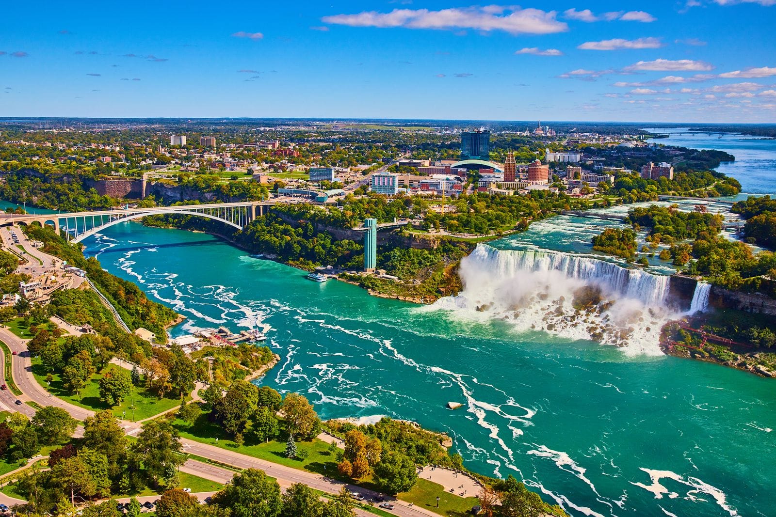 Why You Must Go for Niagara Falls Tour on a Luxury Limousine