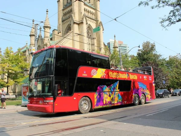 toronto-city-sightseeing-bus-1-uai-2222x1667