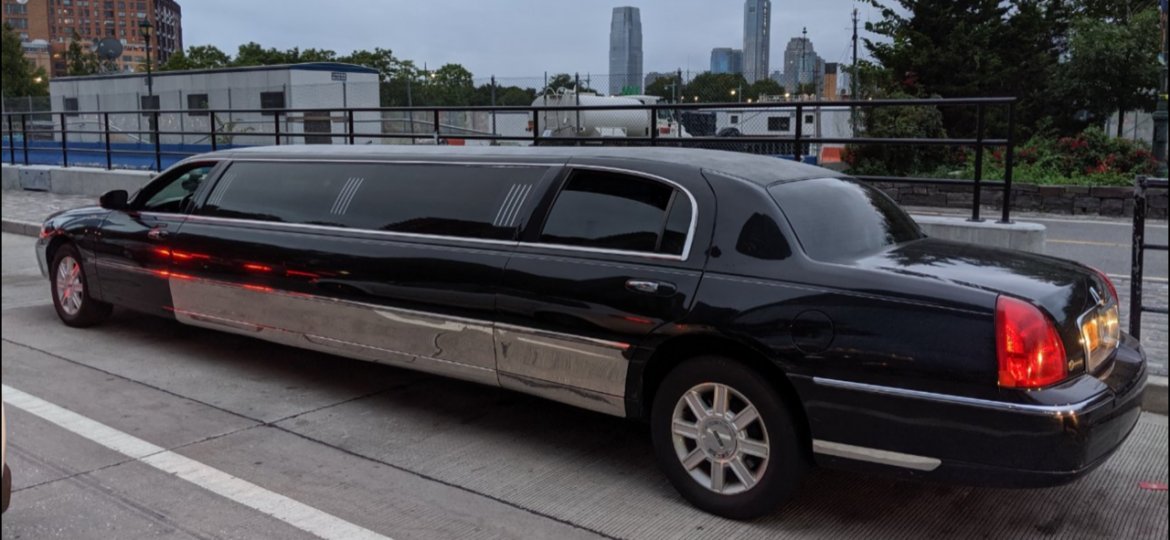 Airport Limo in Toronto 05