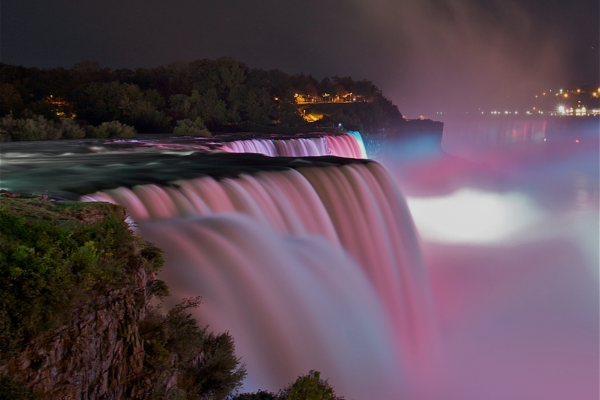 niagara falls at night